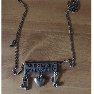 ‘Music makes my heart beat’ necklace